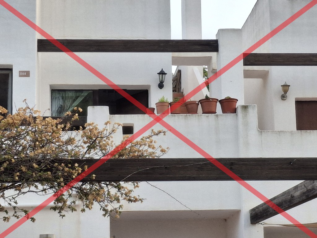 Jardines II - Objetos pesados sobre muros